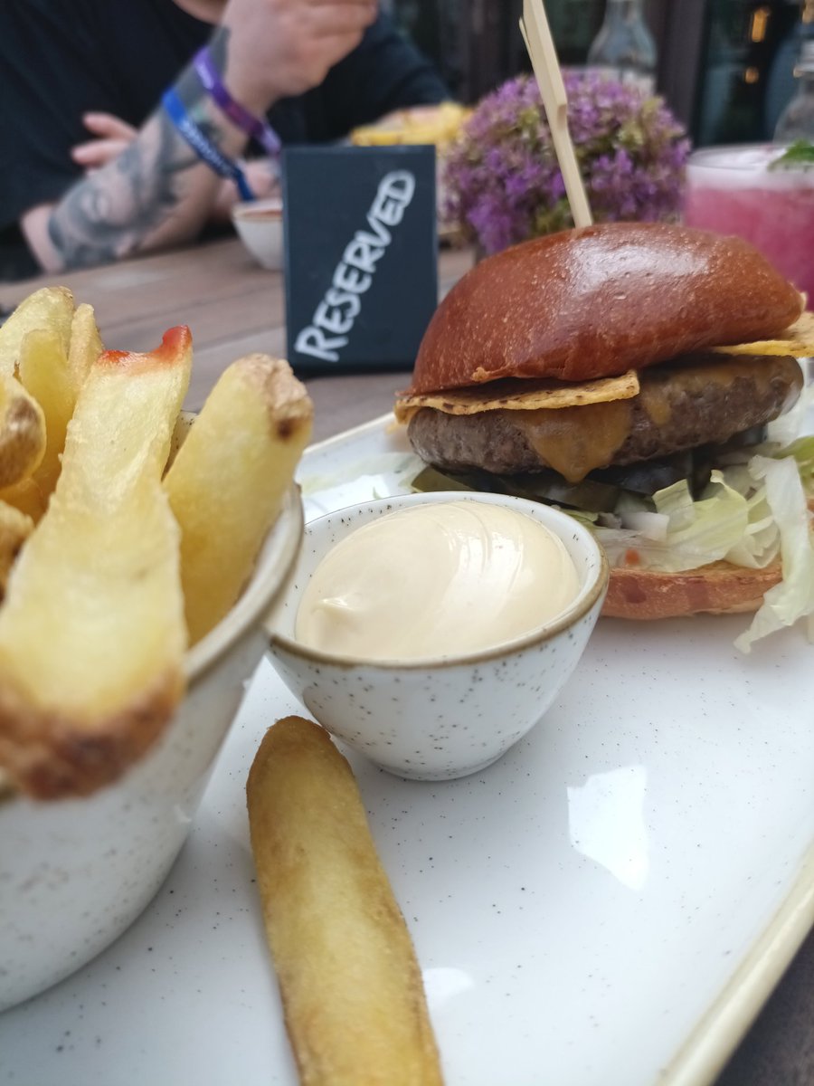 Der_C0mmander's tweet image. Guten Morgen/Mittag, Köln! Messeeingang-Check ✅ und ein leckeres Mittagessen im #TheAsh genossen. 
Absolut empfehlenswert!

Habt einen großartigen Tag und bleibt steifig!