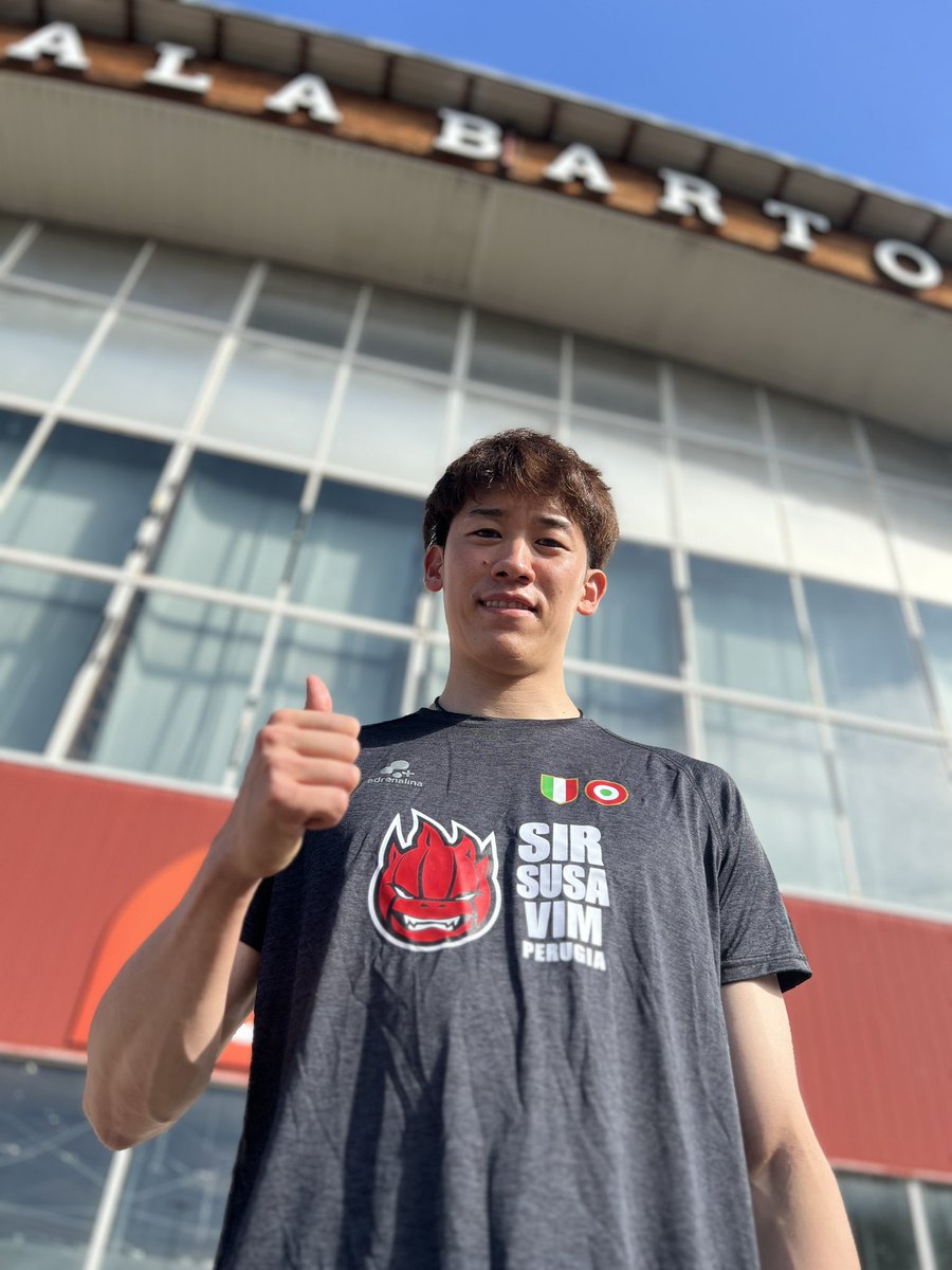 SIRVolleyPG's tweet photo. 📛 𝗕𝗲𝗻𝘃𝗲𝗻𝘂𝘁𝗼 𝗮 𝗣𝗲𝗿𝘂𝗴𝗶𝗮 𝗬𝘂𝗸𝗶!

#goSir #BlockDevils #volleyball #japan #perugia https://t.co/8LSQNVgIx2