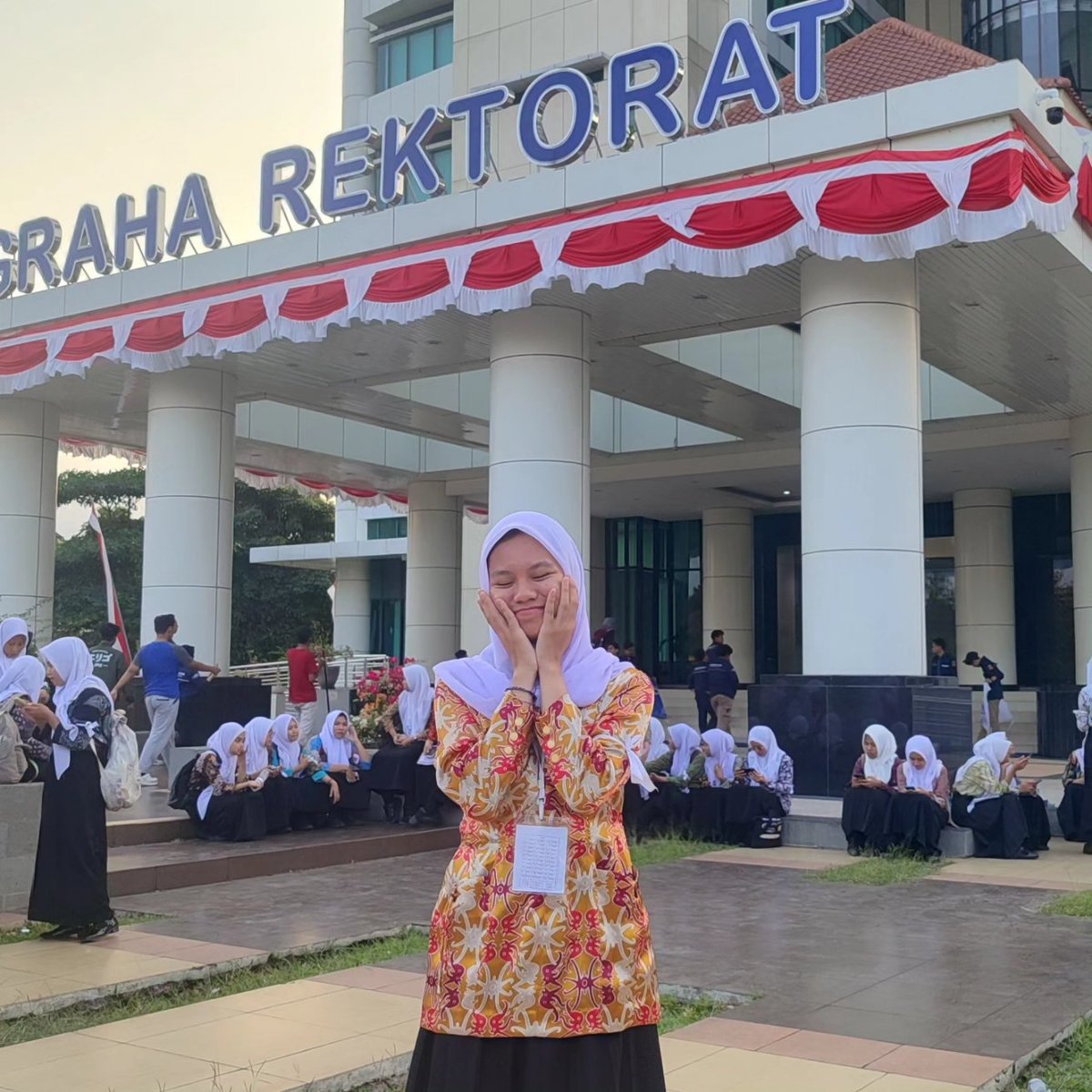aufazraa's tweet photo. Saya Aufa Zaskiah Rahma'Aini dari FMIPA Bangga menjadi bagian dari laskar dewantara muda 2024
#Day3PKKMB2024
#PKKMBUM2024
#MabaUM2024
#SinergiKreasi
#BEMUM2024
#UMtheOnlyOne
#SahabatMahasiswa
#LaskarDewantaraMuda
#universitasnegrimalang
#NareswaraDrestantaAruntala
#SADENDRA https://t.co/V0axs7l8oZ