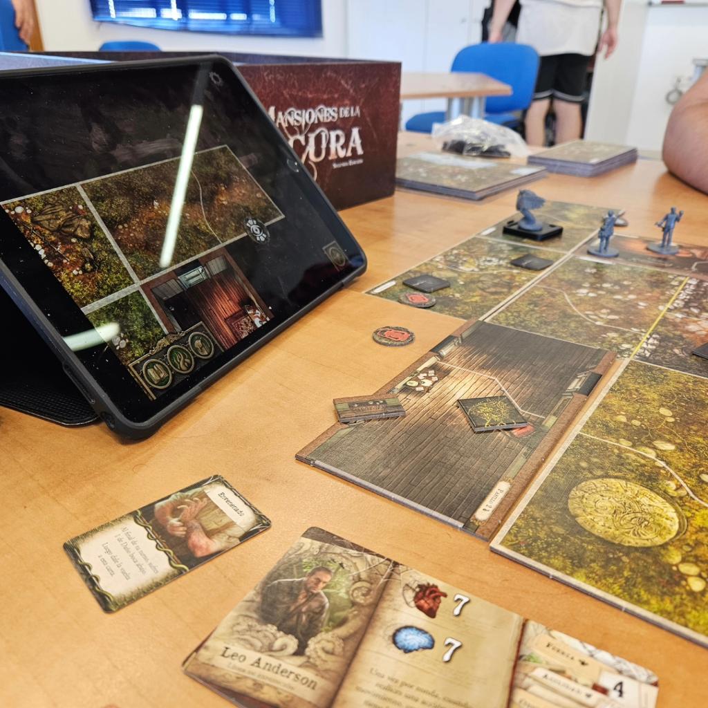 GuardiaLudica's tweet photo. Recordamos el día de #LovecraftDay con un #Mansionesdelalocura de @FFGames ¿Lo habéis jugado? 🌌👽 https://t.co/6cPQPOJM7W