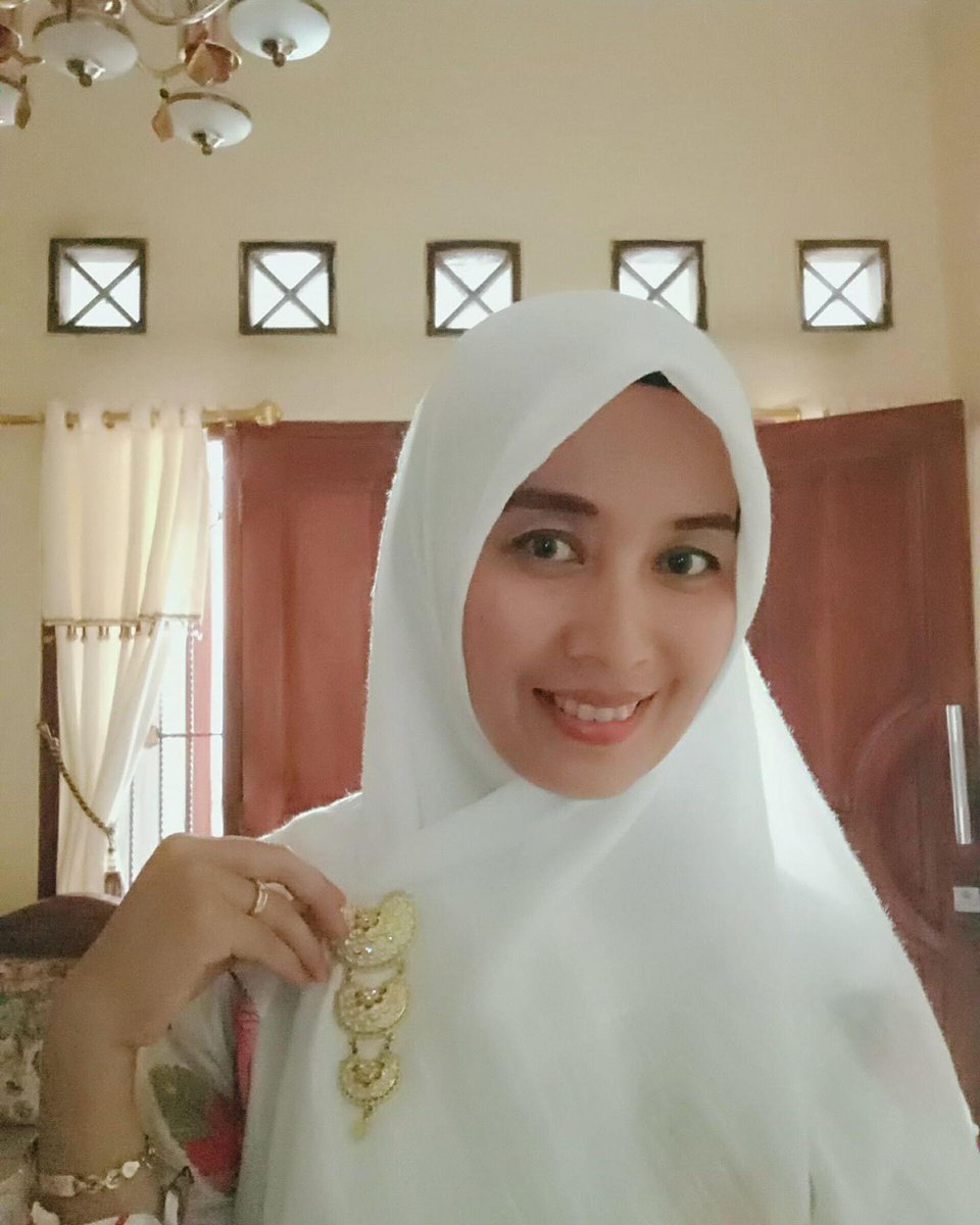 ViaAlviani34's tweet photo. Jadi temen curhatku mau ? https://t.co/70DFjZVl3G