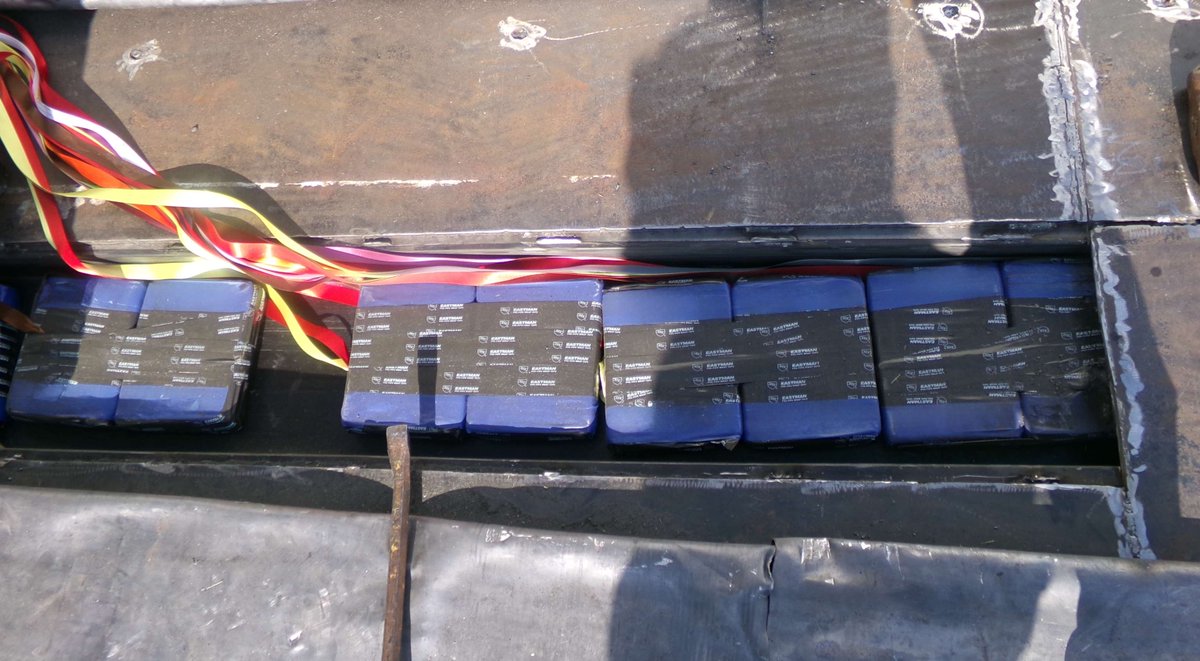 (A)Dep Exec Asst Commissioner Jud Murdock (@ofodeac) on Twitter photo .<a href="/DFOSanDiegoCA/">Director of Field Operations Sidney Aki</a> officers at Otay Mesa Commercial Facility discovered 77 packages of cocaine weighing 227.96 pounds and 50 packages of fentanyl powder weighing 133.60 pounds hidden within a flatbed trailer.
Read more: ow.ly/3HYc50T26NQ .<a href="/DFOSanDiegoCA/">Director of Field Operations Sidney Aki</a> officers at Otay Mesa Commercial Facility discovered 77 packages of cocaine weighing 227.96 pounds and 50 packages of fentanyl powder weighing 133.60 pounds hidden within a flatbed trailer.
Read more: ow.ly/3HYc50T26NQ
