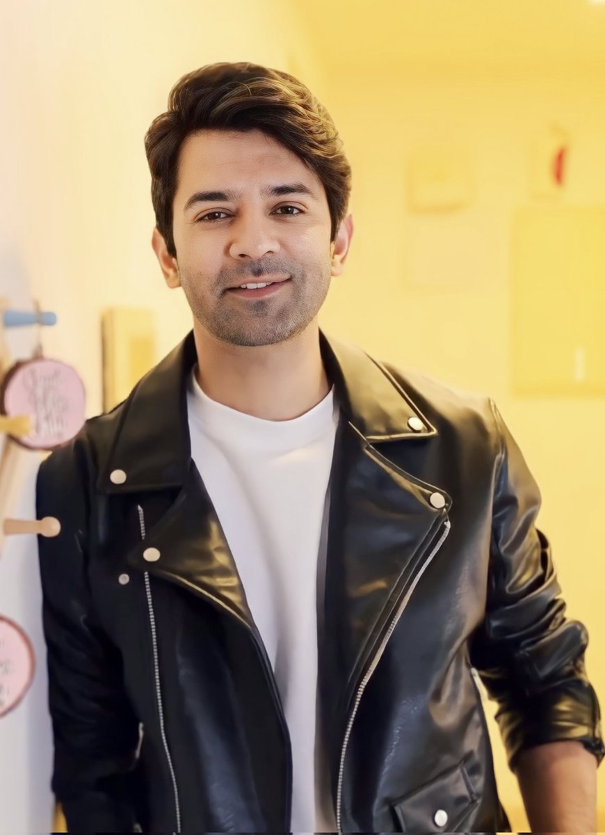 ganigameena's tweet photo. #BarunSobti 

Happy Birthday Barun Sobti https://t.co/1GmVYUSjWI