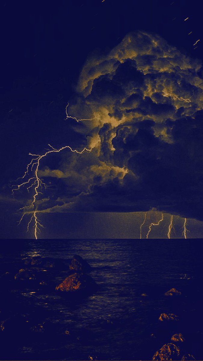 ㅤㅤ ㅤ
ㅤ ㅤ⸻ Once  upon  a  time . . .  
ㅤㅤㅤㅤ
ㅤㅤㅤA  rainha  esquecida  faria  com  que  todos  se  lembracem  do  porque  a  chamam  de  rainha  dos  Deuses . . .  O  Olimpo  continuaria  com  sua  porta  fechada  para  todos . 
ㅤ