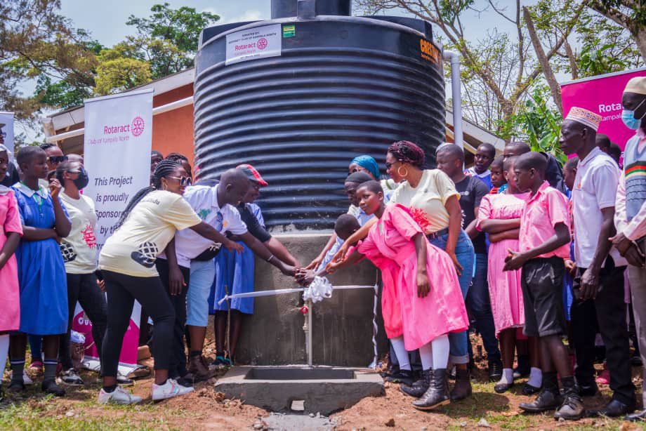 JosephOdongo07's tweet image. Rotaract Projects

 @kanosug adopted the Kakindu community in Mityana district to improve the livelihood and economic standards of the locals in the #KANOs4Kakindu project. The results speak for themselves,😊and more is still coming.  #ItsTimeToJoinRotaract