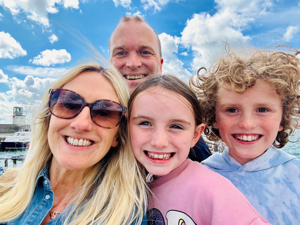 PaulFergusonSL's tweet image. 14 years married today to my amazing and gorgeous wife. Happy anniversary @KateRFerg