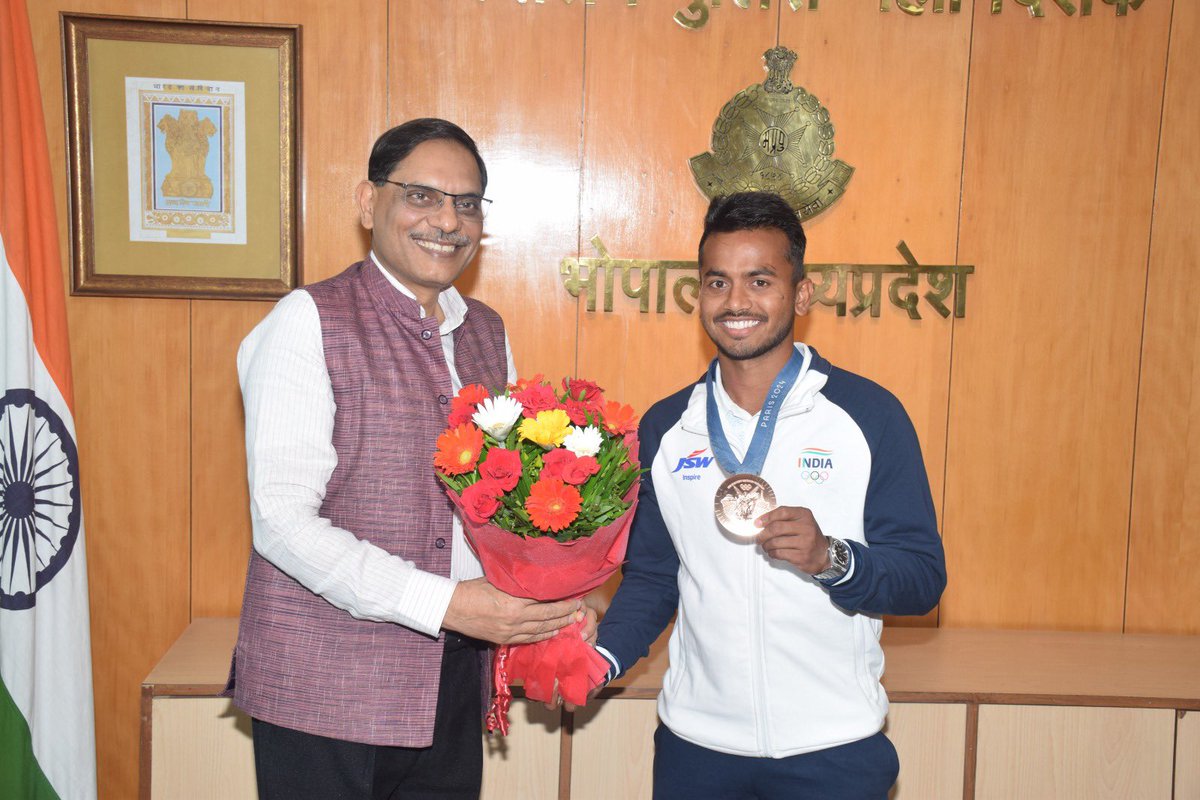 I extend my heartfelt thanks and gratitude to <a href="/DGP_MP/">DGP MP</a> <a href="/MPPoliceDeptt/">Madhya Pradesh Police</a> It was a privilege and an honour to meet with you. Thankyou for your unfaltering support and kind regards for the victory which holds profound significance to me.