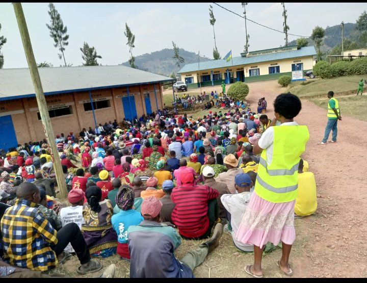 None kuwa 20/08  Umuyobizi wa akarere wungirije <a href="/AimeNiyonsenga/">Aime Niyonsenga</a>  n' umuyobizi wa RIB basuye abaturage  batuye <a href="/KamubugaSector1/">KAMUBUGA SECTOR OFFICIAL</a> batuganiriza ku insanganya matsiko igira iti "  Urubyiruko turwanye ibiyobya bwenge twubake urwanda twifuza.<a href="/muka_vestine/">Vestine Mukandayisenga</a> <a href="/GakenkeDistrict/">Gakenke District</a> <a href="/DUNIASaadi1/">DUNIA Sa'adi</a>