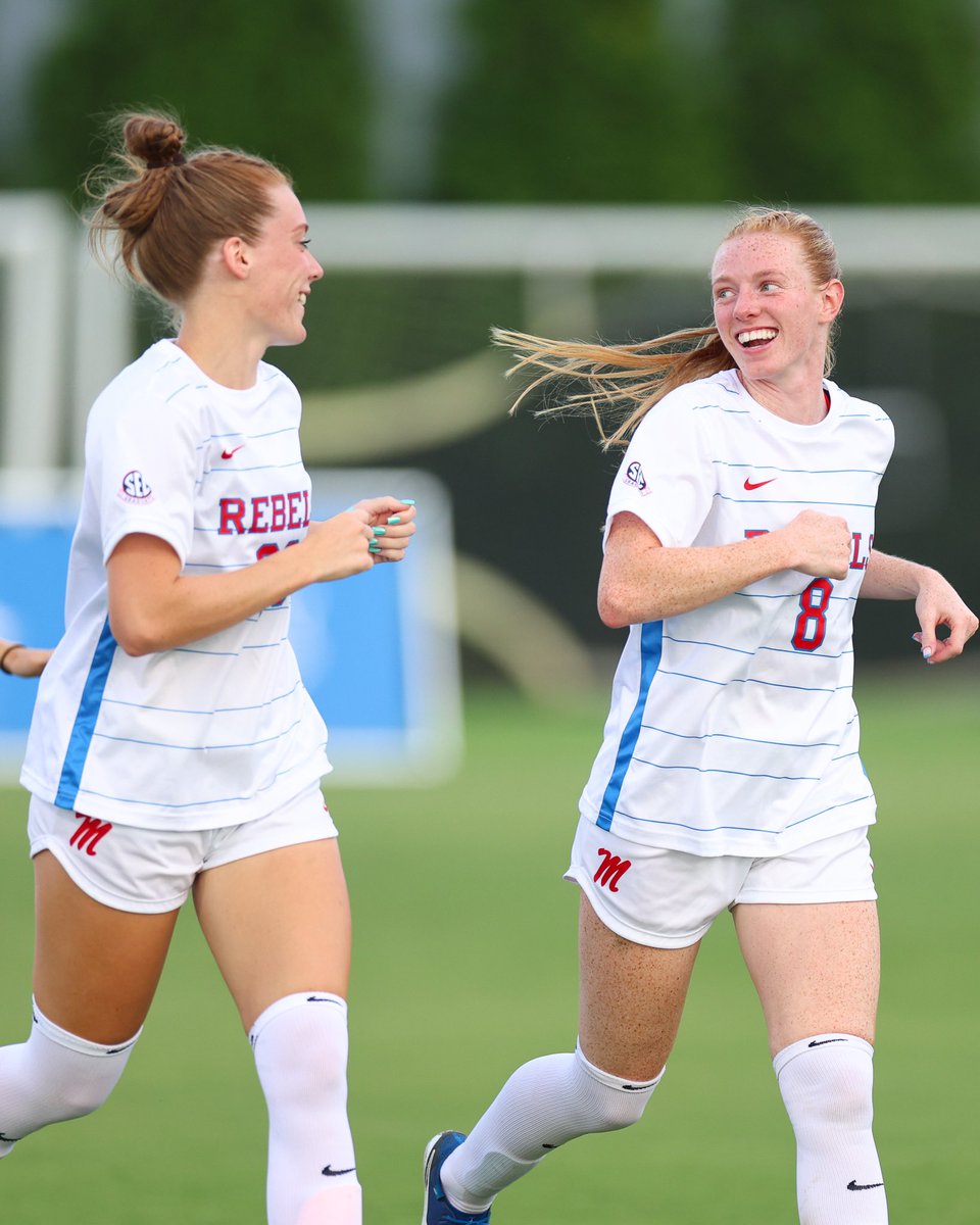 OleMissSoccer's tweet photo. Find someone who looks at you like @kellyybrady looks at @haileycloud20 😍 https://t.co/0jM7HgTfGR