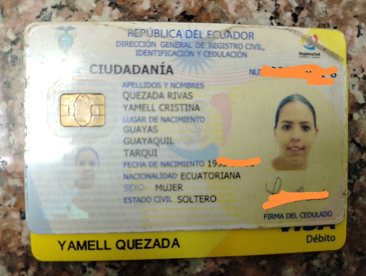 DarioZhingri's tweet photo. Documentos encontrados atrás de la Ford de la Av. Francisco de Orellana @EmergenciasEc https://t.co/mI2eHiODfp