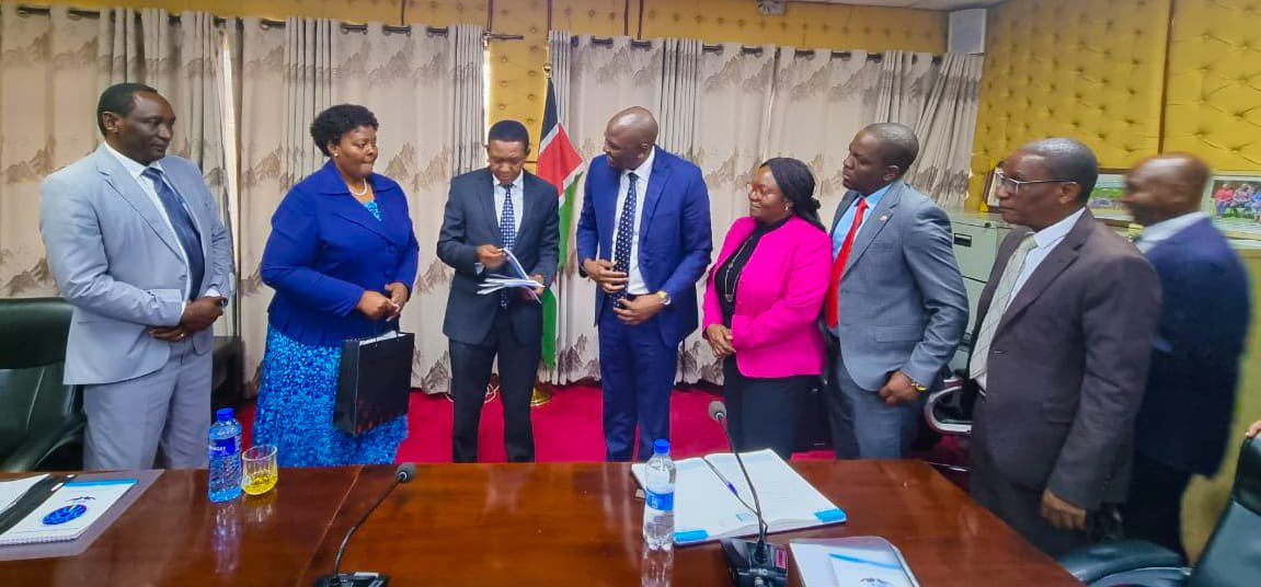 DrAlfredMutua's tweet image. Today, I had the privilege of touring the 𝙉𝙖𝙩𝙞𝙤𝙣𝙖𝙡 𝙀𝙢𝙥𝙡𝙤𝙮𝙢𝙚𝙣𝙩 𝘼𝙪𝙩𝙝𝙤𝙧𝙞𝙩𝙮 (𝙉𝙀𝘼) in Kasarani, Nairobi, where I was warmly received by Board Chair Vincent Kigen and Director General Madam Edith Okoki. 

This visit was crucial as I familiarize myself with…