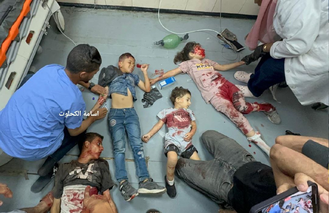 nowgnna's tweet photo. عشرات الشهداء والجرحى في قصف الاحتلال الصهيوني الإرهابي للنازحين العزل في دير البلح وسط قطاع غزة الآن.
Dozens of martyrs and injuries in the terrorist Zionist occupation's bombing of defenseless displaced people in Deir al-Balah in the central Gaza Strip now. https://t.co/Tkms1i87bl