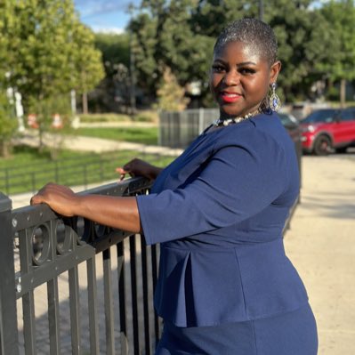 blackqueenesq's tweet photo. #NewProfilePic https://t.co/6NjyAxvDX9
