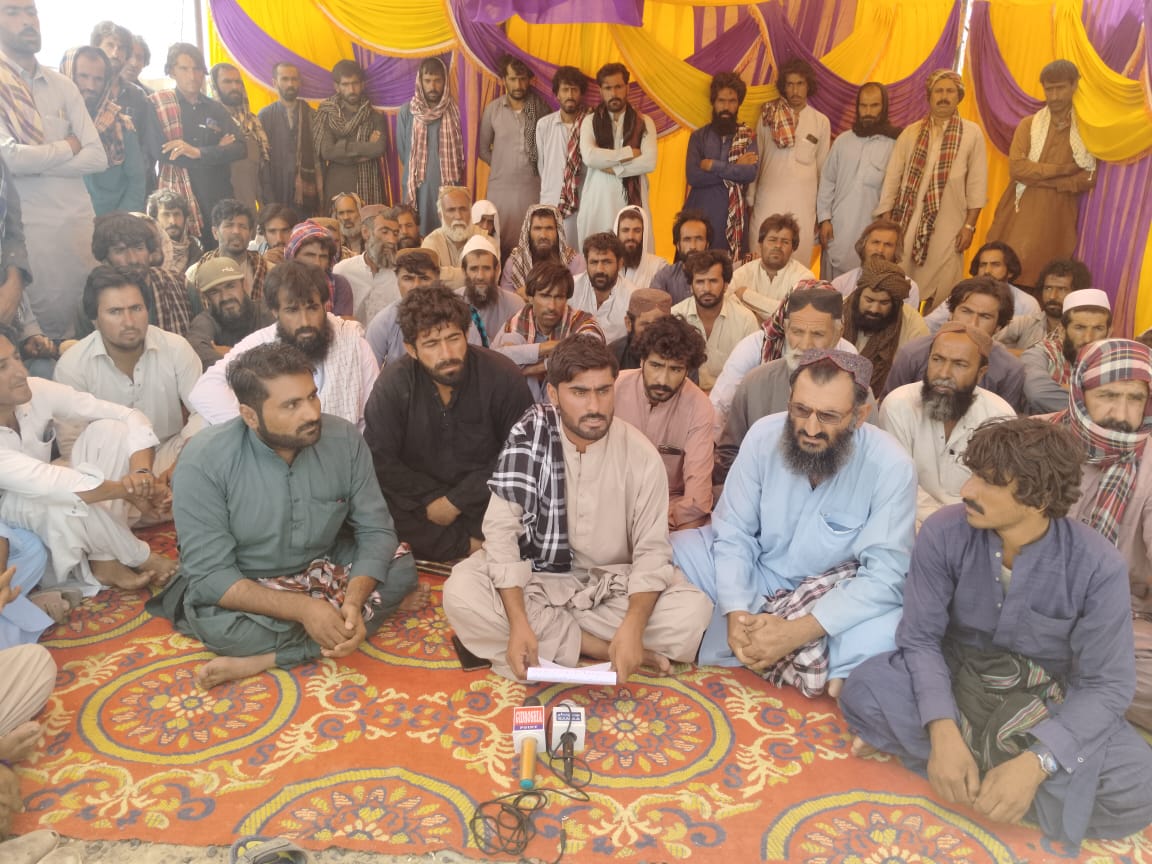 TheChagaiPost's tweet photo. All Zamyad Union New Entry Affectees threaten a long march towards Reko Diq Project if their demands for border employment are not met by August 21. Despite being from a land rich in gold, we struggle for basic sustenance,they say, warning of indefinite protests. #Chagai #RekoDiq https://t.co/qOYQwYgE36