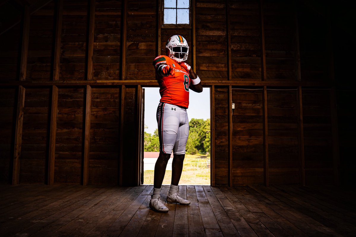 CSUFootball's tweet photo. 𝑭𝒊𝒈𝒉𝒕 𝒐𝒏 𝒚𝒆 𝑺𝒕𝒂𝒍𝒘𝒂𝒓𝒕 𝑨𝒈𝒈𝒊𝒆𝒔 🔶 https://t.co/6uXkwZ0hnB