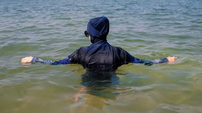 CerfiaFR's tweet photo. 🇫🇷🏖️ FLASH | Le tribunal de #Bastia a rejeté un arrêté interdisant la baignade en #burkini et "tenues religieuses" à Lecci. Le maire avait justifié cette décision par "le contexte de menace terroriste". https://t.co/G5QoaUNBcR
