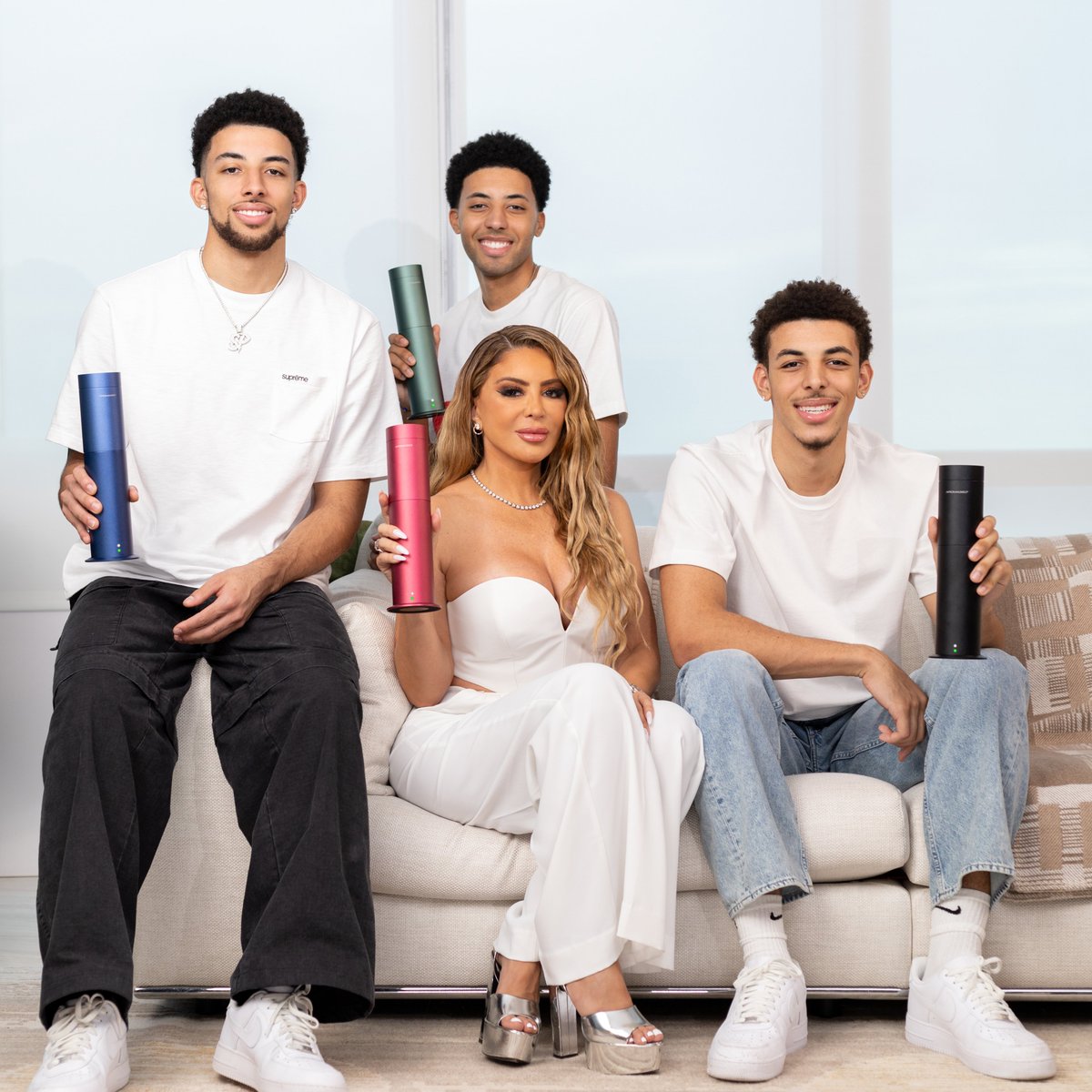 Aroma_360's tweet image. Living in different cities doesn’t stop the Pippens from keeping their homes luxuriously scented. They know what’s up, and hopped on the Aroma360 Family Plan!🏡 #FamilyPlan #Aroma360 #LuxuryScenting