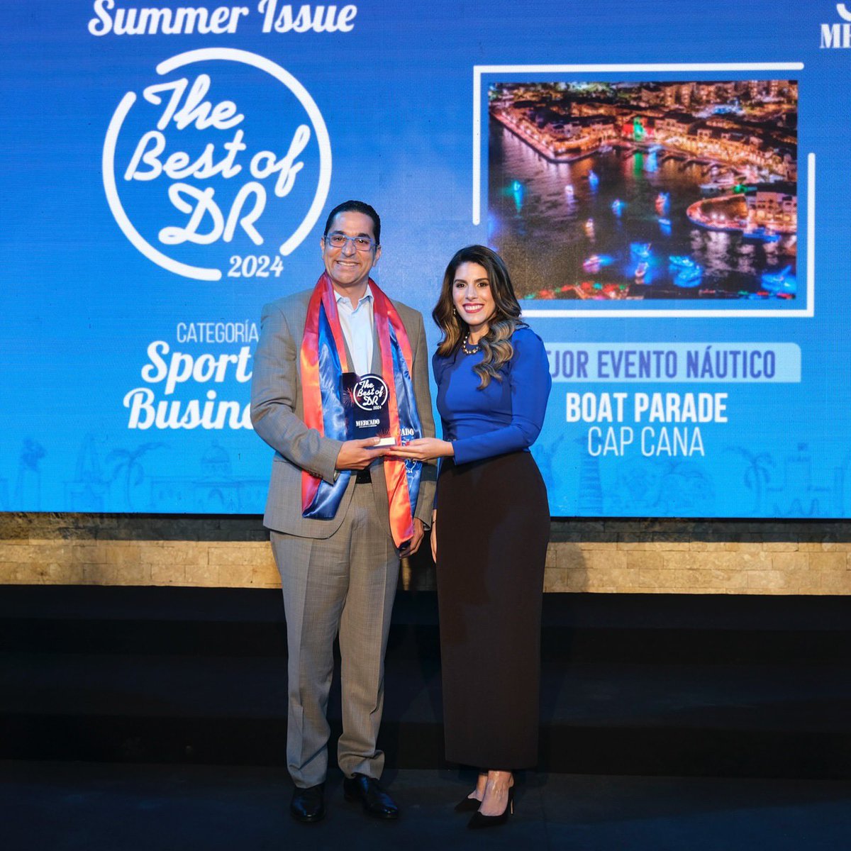 ¡Orgullosos de ser reconocidos por Revista Mercadi en "The Best of DR"! Nuestro evento náutico, el Christmas Boat Parade, es el mejor del país gracias al esfuerzo y dedicación de todo el equipo. ¡Gracias a todos por hacerlo posible! #TheBestOfDR #ViveCapCana #CiudadDestino