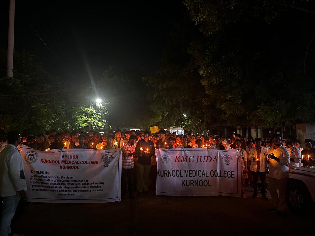juda_kmc's tweet photo. 15/8/24
Day 3 @ kmc. Peaceful candle march at GGH KURNOOL #JusticeForAbhaya #JusticeForRGKar #SaveDoctors 
@PMOIndia  @ncbn @naralokesh @PawanKalyan https://t.co/gJdviaO7Yz