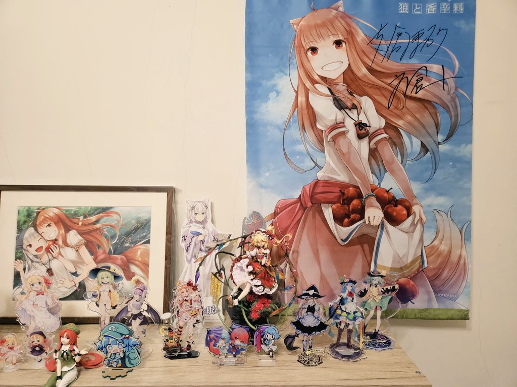 wolf1695's tweet photo. 今日届いたタンスに並んでみた
あとは照明のみだな

みんなカワエエやなぁ

#フィギュアの写真
#東方Project
#狼と香辛料 https://t.co/O2DJGtrePR