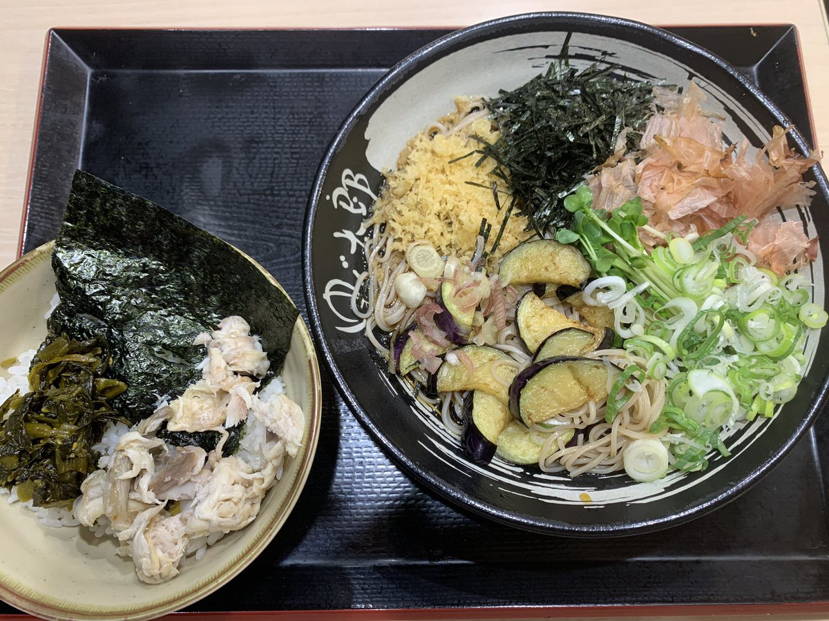 minato9737's tweet photo. やっと今日も仕事が終わった！今日は栄養と筋肉が付きそうな食事をチョイス https://t.co/dMMe0jouqW