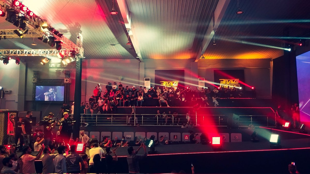 harisdc52's tweet image. #BRAVECF85 
Pakistani fighters came out 2-0 against their rival Indian opponents.
Ismail "Volcano" Khan submitted his opponent in R2 while @rizwan_pakido KNOCKED his opponent OUT COLD in the 3rd round for a massive homeground win.
@bravemmaf #BRAVEMMA #BRAVE85 #PAKMMA @DNMirza