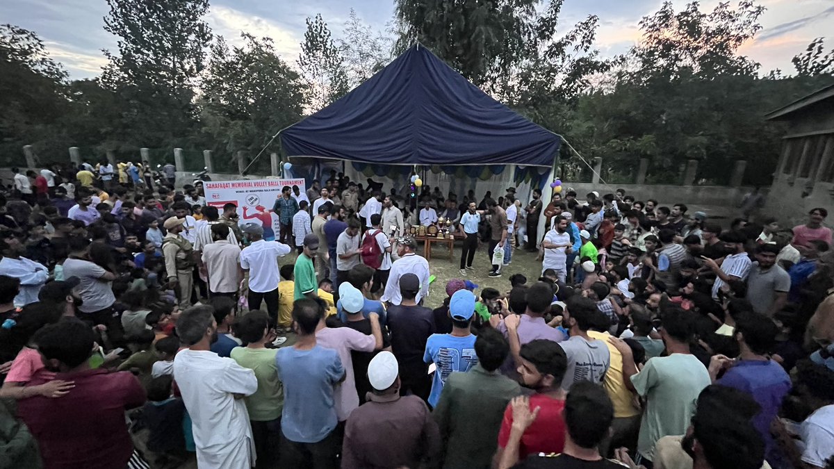 Wagoora_KREERI's tweet photo. Former Minister & Senior @jkpdp Leader Syed Basharat Bukhari @AnNaqvi_Bukhari presided over as the chief guest at the thrilling final match of the Shafqat Memorial Volleyball Tournament in Waripora Bala today!
@jkpdp
@AnNaqvi_Bukhari
#BasharatBukhari
#ShafqatMemorialVolleyball https://t.co/e8lc4txjEA