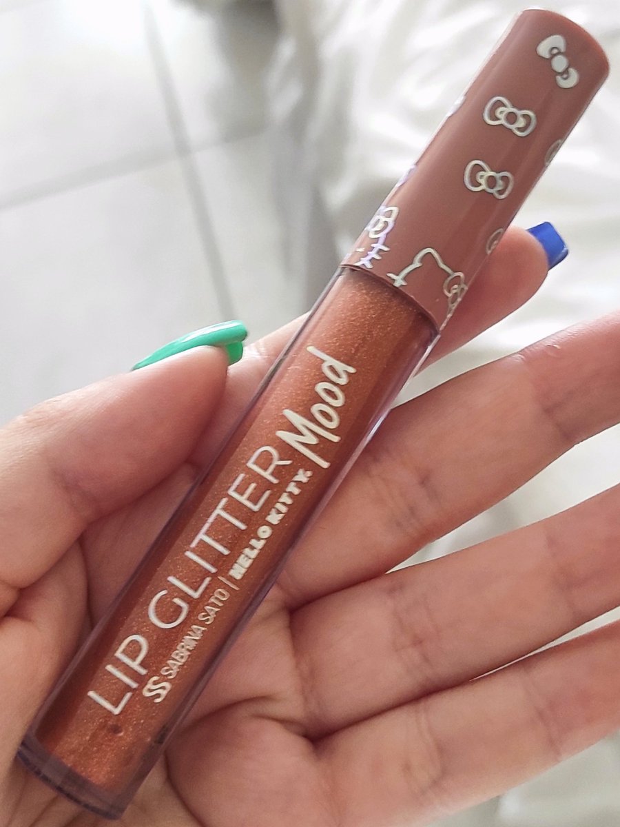 BESTS COMPREI O GLOSS DA SABRINA SATO HELLO KITTY