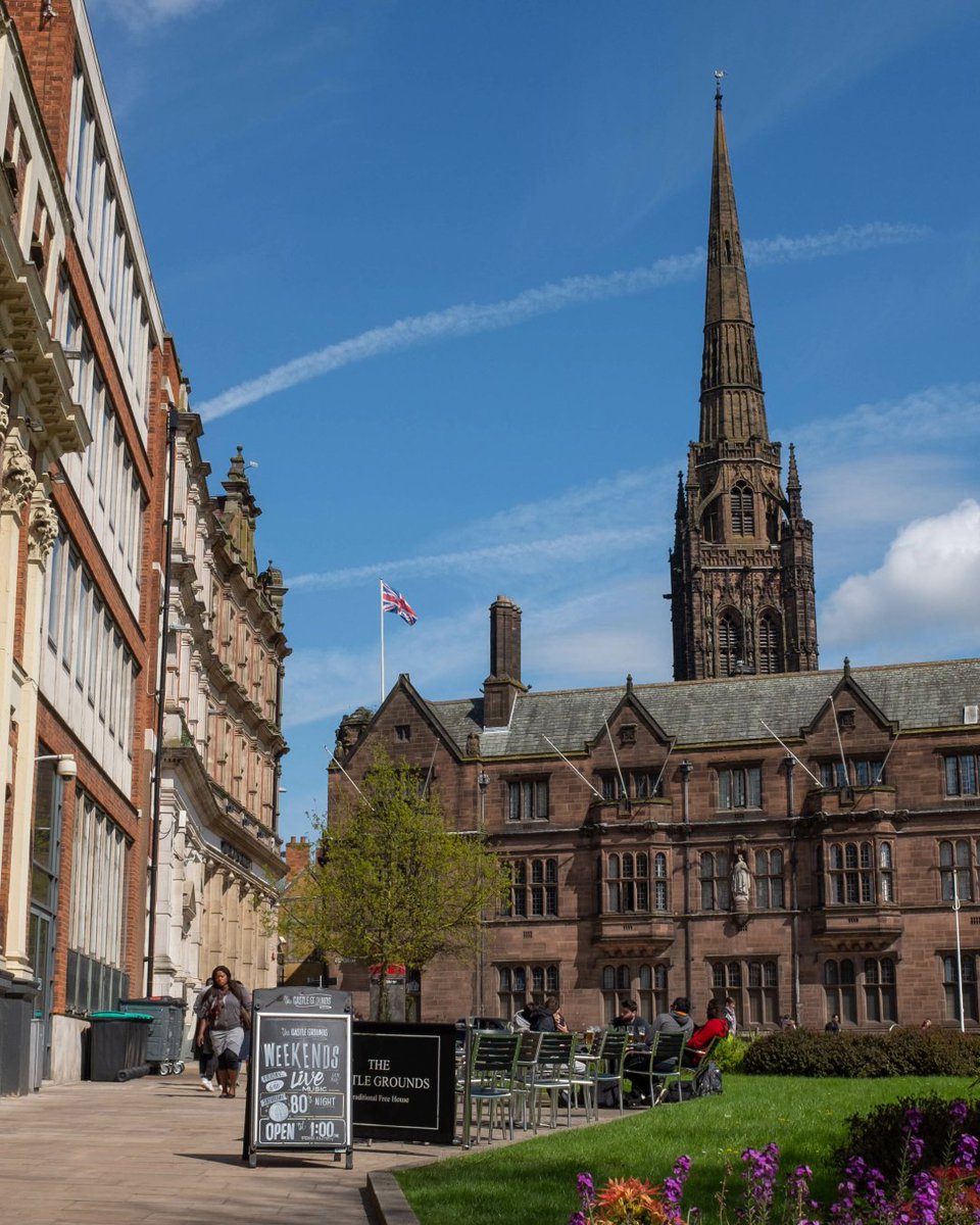 CUCoventry's tweet photo. Thinking about #StudyingLocally? You may not know that Coventry is ranked as a:

Top 5 student city in England (QS Best Student Cities 2024)
Top 10 student city in England for affordability (QS Best Student Cities Index Ranking Indicators 2024)

Read more: https://t.co/ffnaxUkmUb https://t.co/95rwAzYq7k