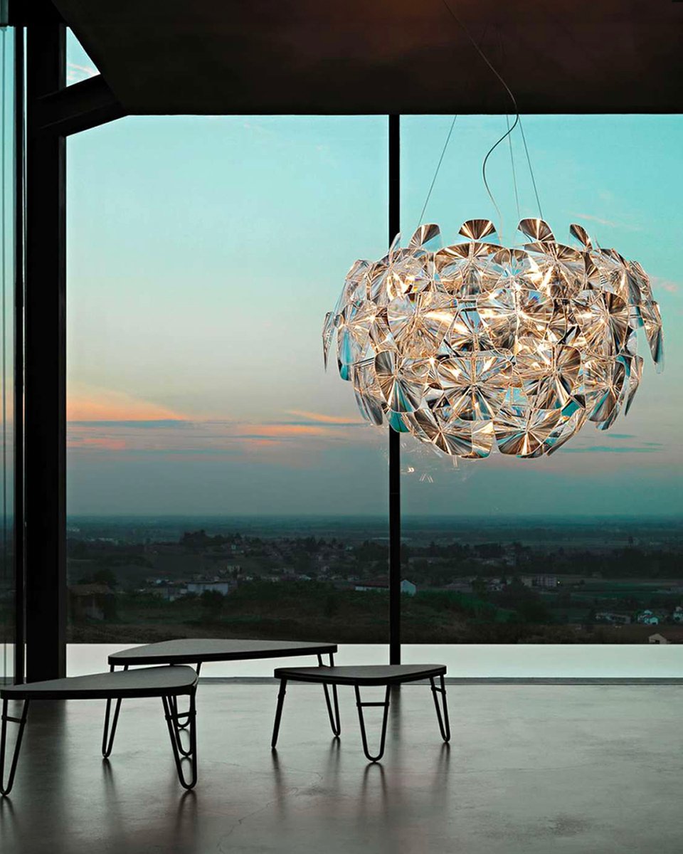 stillucestore's tweet image. Hope, firmata da #FranciscoGomezPaz e #PaoloRizzatto, unisce il fascino dei lampadari classici con l'innovazione moderna. I petali in metacrilato creano un effetto luminoso unico e sofisticato. 
stilluce-store.it/?s=HOPE&amp;amp;post_t…
#StilluceStore #Luceplan #LuceplanLighting #CompassoDOro
