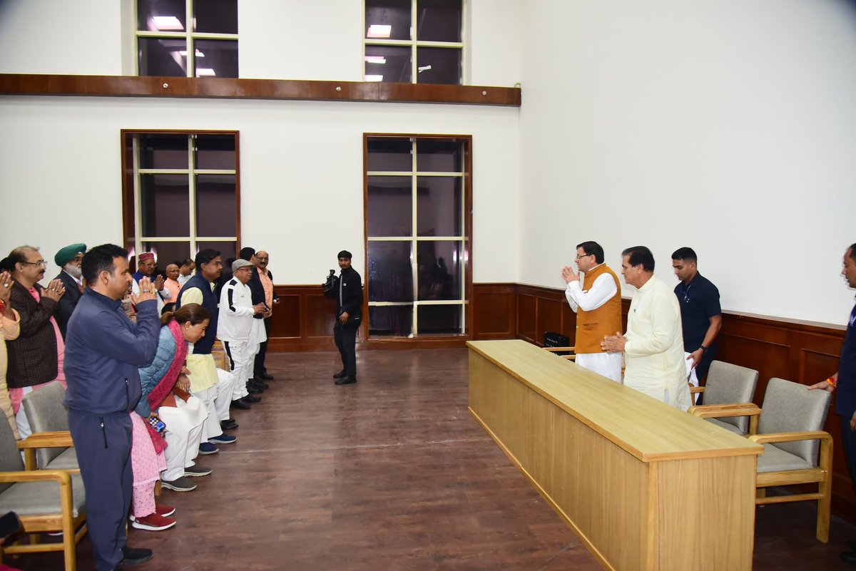 pushkardhami's tweet photo. भराड़ीसैंण, गैरसैंण में भाजपा विधानमंडल दल की बैठक में कल से शुरू होने जा रहे विधानसभा सत्र के संबंध में माननीय मंत्रीगणों व विधायकगणों के साथ विचार विमर्श किया। https://t.co/srpzSXOLOY