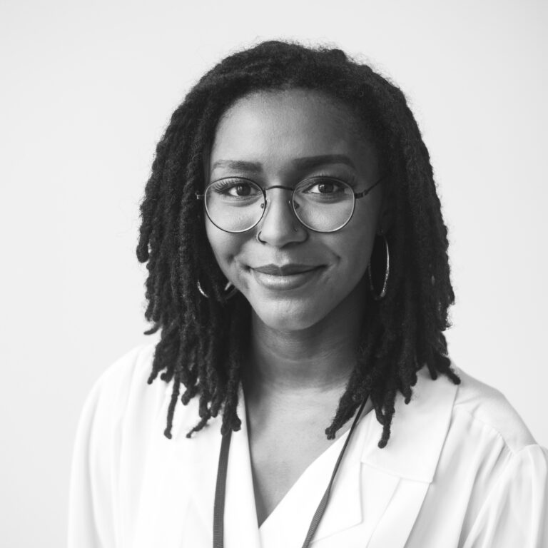 Alum Bria Suggs ('24) — a Politics Podcast intern at <a href="/NPR/">NPR</a> this summer, who studied with Prof <a href="/RadioMirage/">Shereen Marisol Meraji</a> in our extraordinary audio program — recently produced a story about how more young Black voters are leaning Republican. Find Bria's stories here:  npr.org/people/g-s1-11…