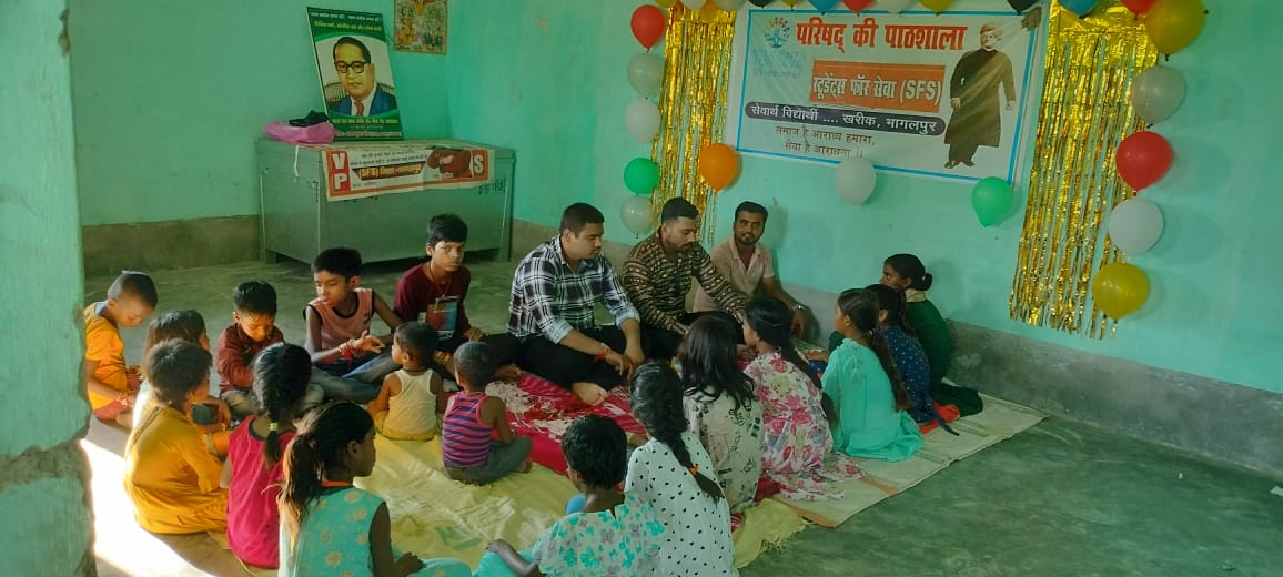 students4seva's tweet photo. सेवार्थ विधार्थी बिहार प्रांत, नवगछिया जिले के कार्यकर्ताओं द्वारा बस्ती की पाठशाला में विद्यार्थियों के मध्य रक्षाबंधन का पावन पर्व मनाया गया।
#StudentsForSeva #WeAreSFS #RakshaBandhan #BastiKiPathshala https://t.co/fBZ9fJgQar