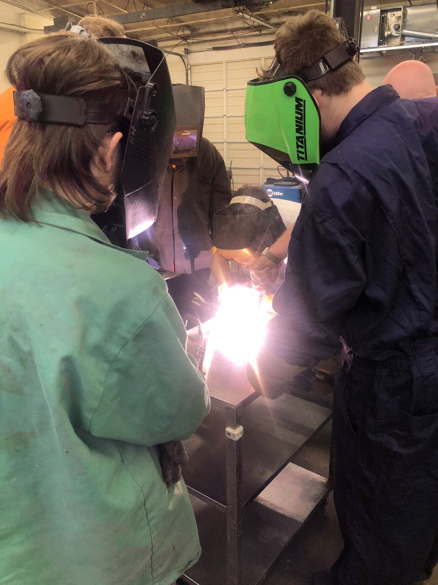 TCCTC1's tweet photo. Welding II Class doing a little repair work this morning. Don’t throw away what can be repaired ♻️👨‍🏭💥 #CTEWorks #welding #HandsOnLearning https://t.co/cWa3ldJMUX
