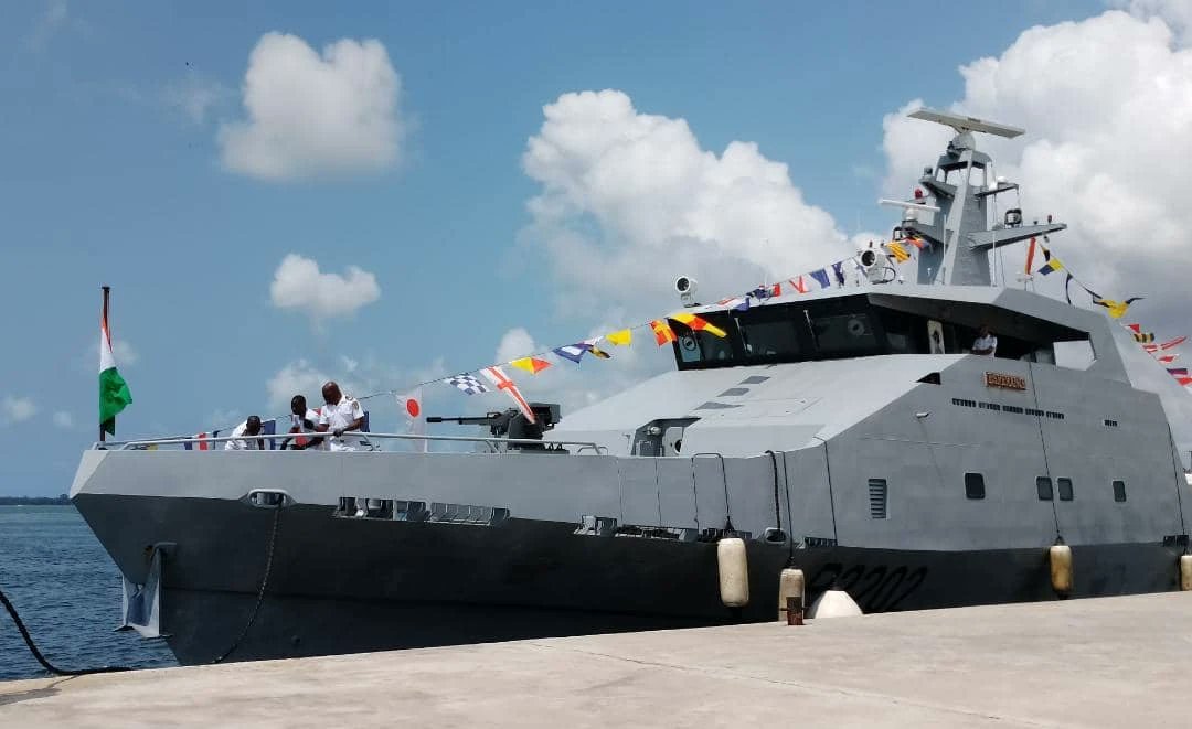 DiomandeMevaly's tweet photo. #INFO
Abidjan - Bamako 1118kms
Abidjan - Ouaga 1156kms
Abidjan - Niamey 1669km
6ème Navire militaire,le patrouilleur #OPV45 Baptisé #Esperience avec un canon #TYPHON MK 23 et un lanceur de missiles de plus de 2000kms
Bon je vais rien ajouter encore, ils ne sont pas des enfants https://t.co/V3ninuMmbB