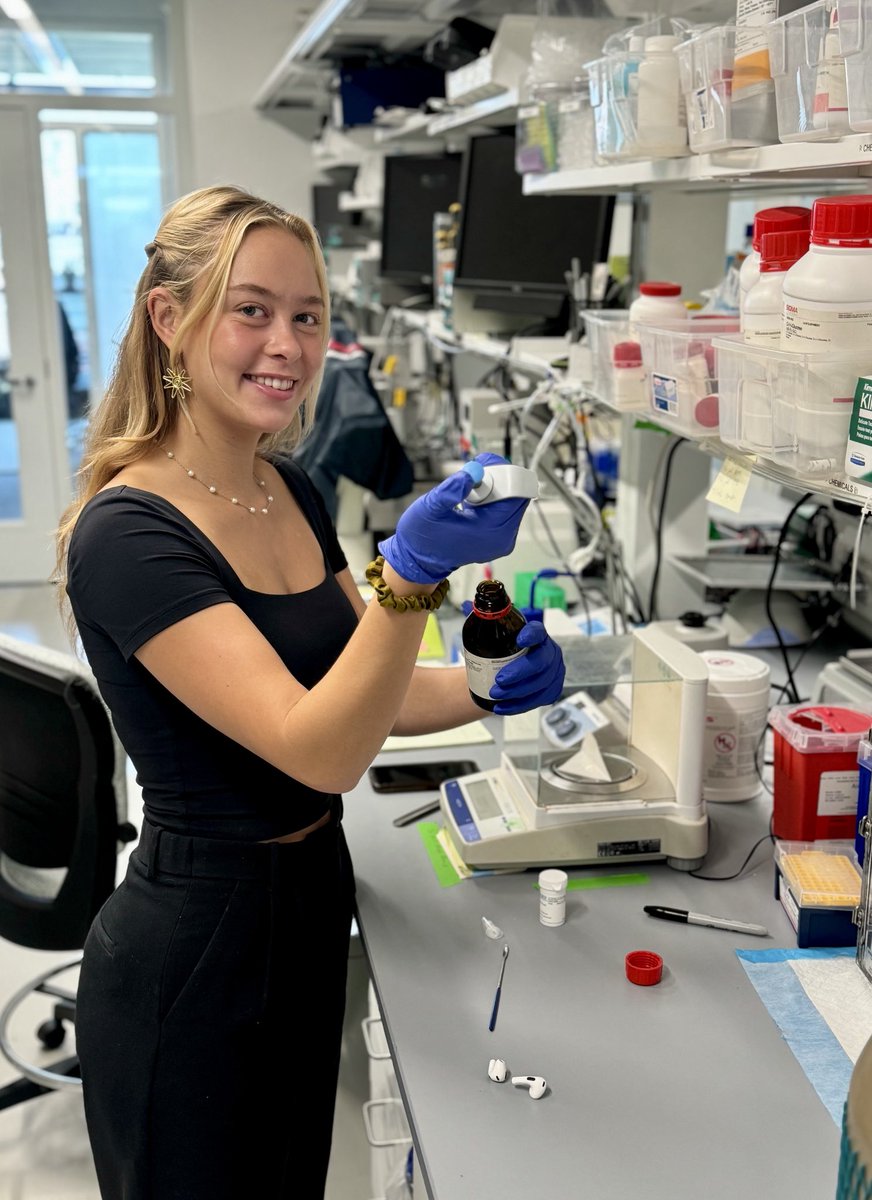 ⁦<a href="/uvmvermont/">University of Vermont</a>⁩ undergraduate student Alida Wetherill studying vascular biology in the ⁦<a href="/UVMTraumaLab/">Kalev Freeman</a>⁩ this summer. #science #cellbiology #futuredoctors #gocatsgo