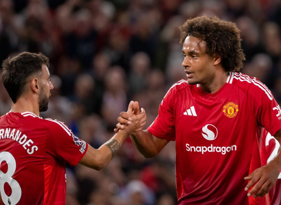 ManUtd_ID's tweet photo. Zirkzee salim 🤝

#MUFC https://t.co/9MaGNyMbKn