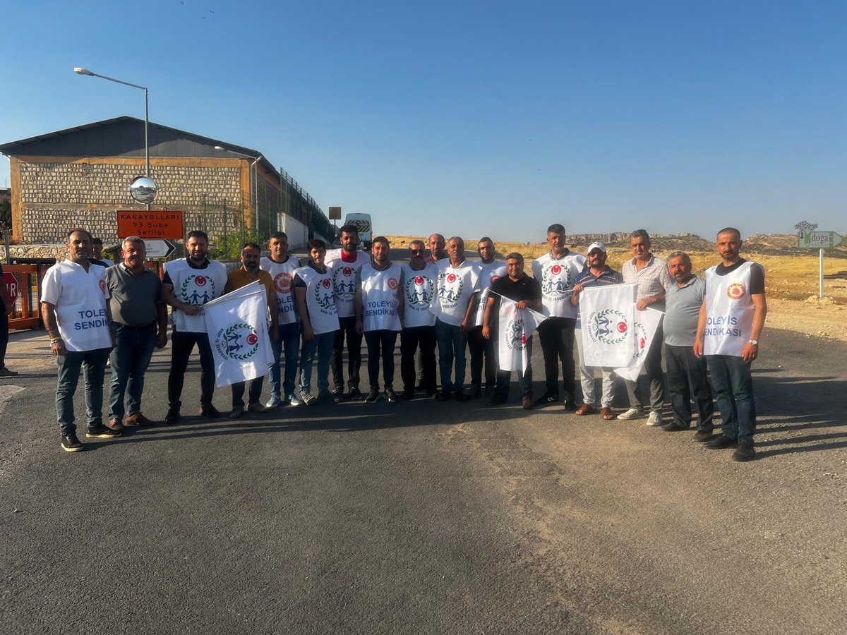 Türk-İş Konfederasyonu’nun ülke genelinde düzenlediği “vergide adalet” ve “geçinemiyoruz” başlıklı eşzamanlı basın açıklamasına Mardin'de Koop iş sendikası olarak katılım sağladik.  Yaşasın işçinin haklı mücadelesi