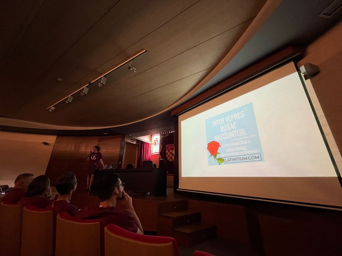 CulturaClasicaC's tweet photo. Seguimos volando por el cielo en nuestro queridísimo curso de latín activo #CAELVMX #CAELVM2024 https://t.co/aD1Z7Nyn6Y