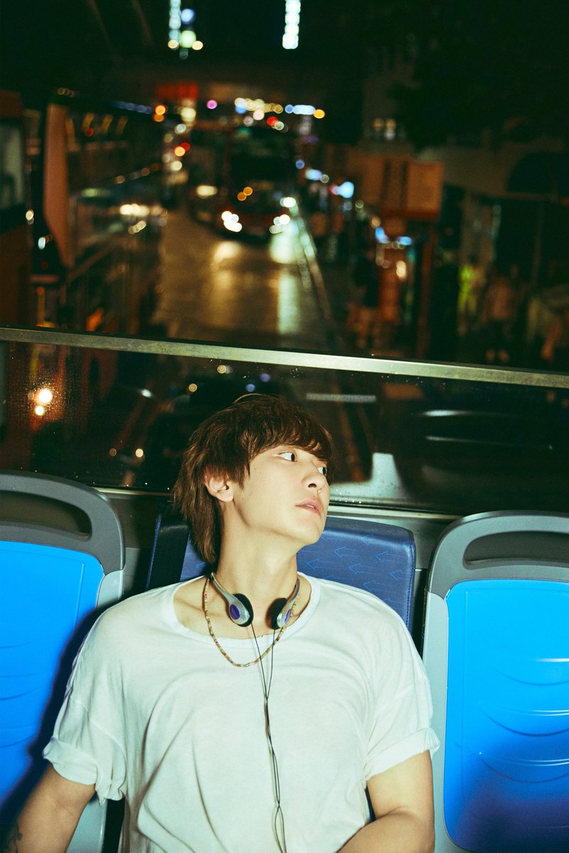 ใครที่สงสัยว่าพี่ชานยอลหันไปดูอะไร อิชั้นบอกให้ก็ได้  พี่ชานยอลดูดีอยู่ไง

#BlackOut_TeaserImage3
#CHANYEOL_BlackOut
#CHANYEOL #찬열