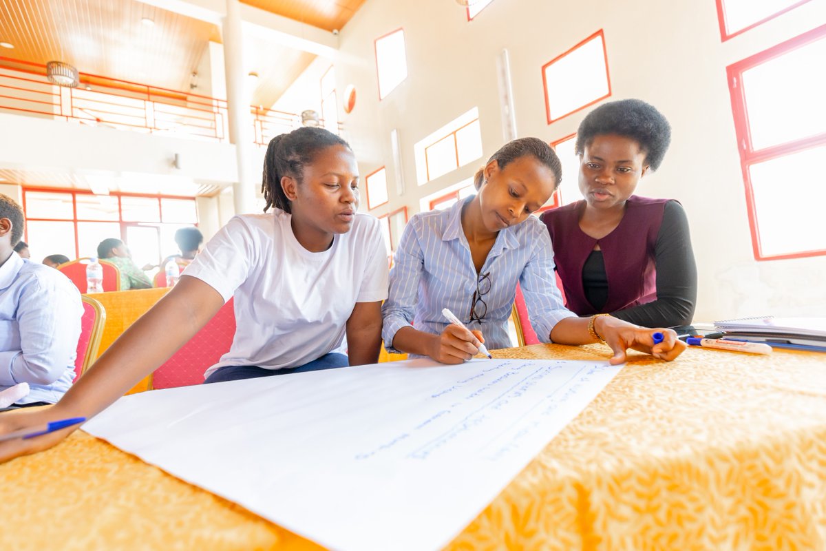 FAWERwanda's tweet photo. The scholars are sharing their inspiring success stories—ranging from academic achievements to meaningful contributions in their communities. Some have brought electricity and water to their homes, while others have paid school fees for their younger siblings. How inspiring! 🌟 https://t.co/7F7LvSEac3