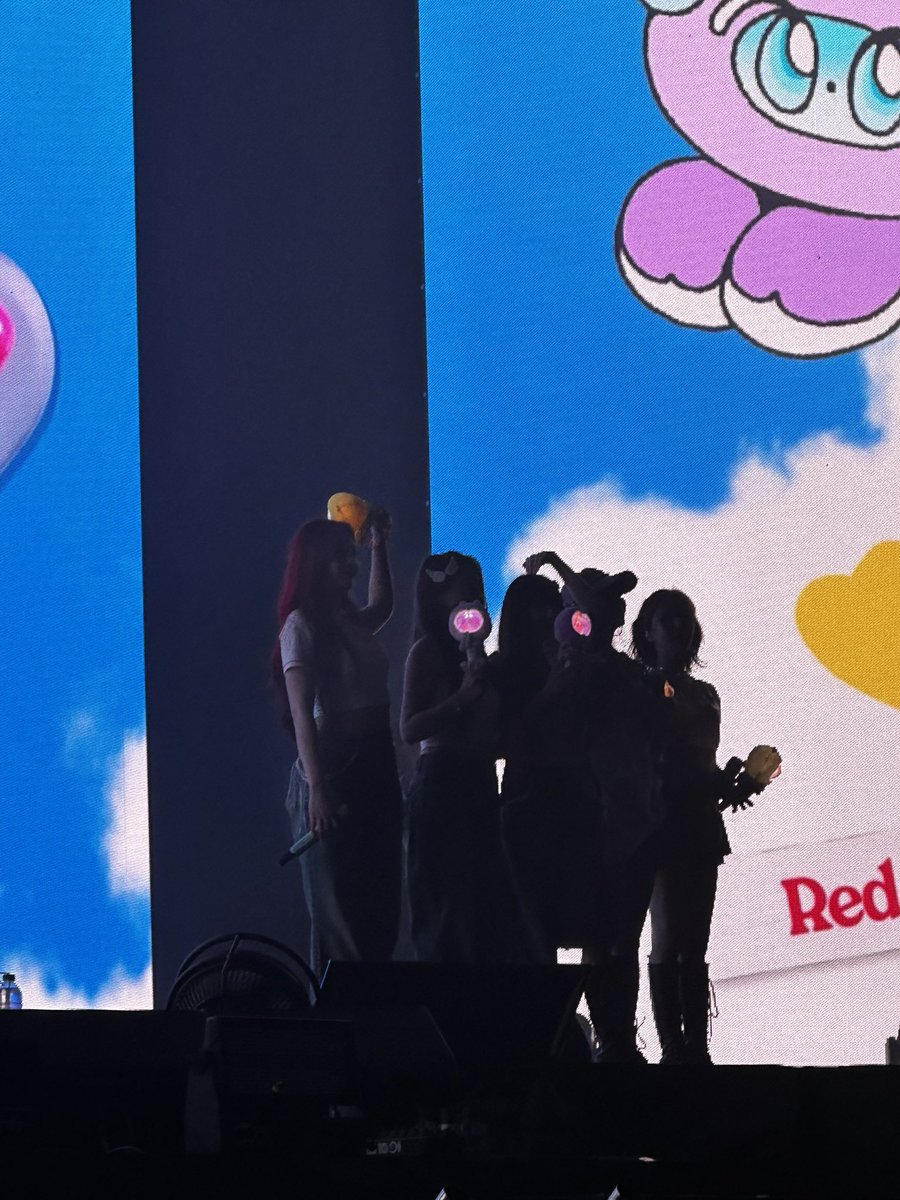 astralynvp's tweet photo. 17.08.2024

my dear, my love, my best <3

#RedVelvet_FANCON_TOUR_inBKK
#RedVelvet_FANCON_TOUR_in_BANGKOK https://t.co/6dlmNi8DZO