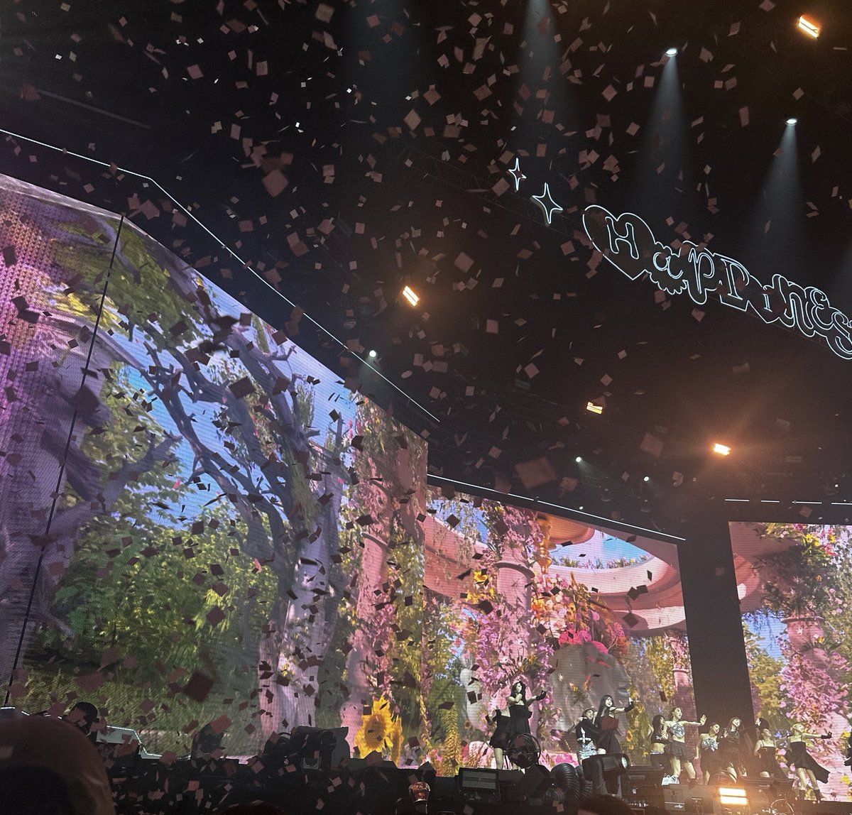 astralynvp's tweet photo. 17.08.2024

my dear, my love, my best <3

#RedVelvet_FANCON_TOUR_inBKK
#RedVelvet_FANCON_TOUR_in_BANGKOK https://t.co/6dlmNi8DZO