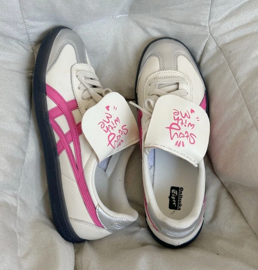 myorensarea's tweet photo. self reward tahun ini semoga kebeli sneakers ini, asli cakep banget sih berseliweran mulu 🥹🫶 https://t.co/n045KXXFs2