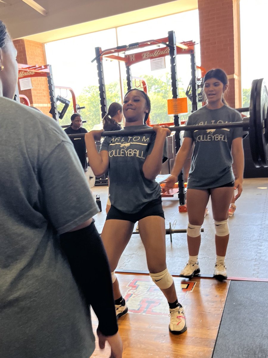 rhine_coach's tweet photo. Thanks Coach Sparkman for a great strength session . Volleyball working on getting stronger and  more explosive every week ! @MonteSparkman @HHSBuffNation https://t.co/w5Znab9dQf