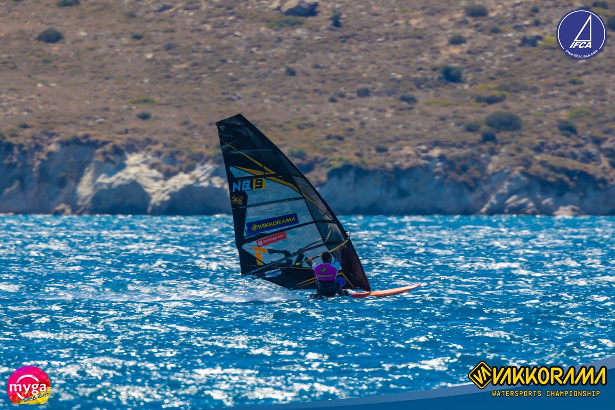 tatyfrans's tweet photo. Speeding to the finish line with:
7.0 AC1 ltd
107 dark horse
37cm zfin Zslm s-
#windsurf #alacati #turkije #ifca #point7 #futureflyboards #zfins
#windsurf #windsurflife
Point-7 Windsurf
Future Fly Boards
Z-Fins
The Frans Paradise
Brunotti
Photo by IFCA https://t.co/6sxzfVULAc