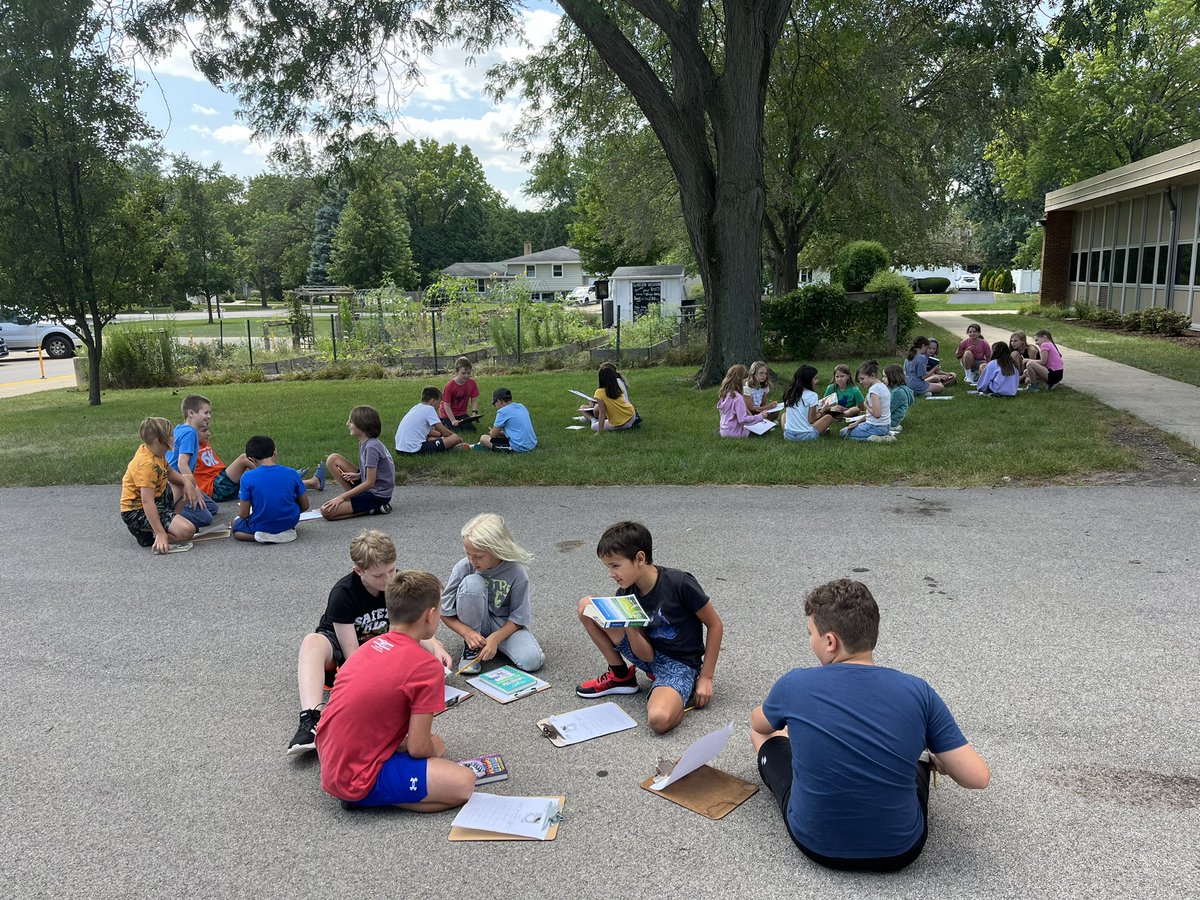 Book “tasting” in #5PI this week… we ❤️ a good book! #elmwoodeagles #lovemystudents