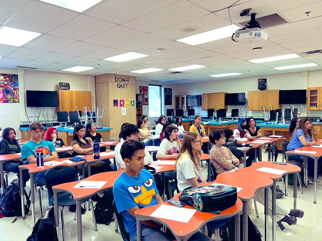 MrsSab_SS's tweet photo. Day one done ✅
@NISDComArts https://t.co/7dOaqVwZcd