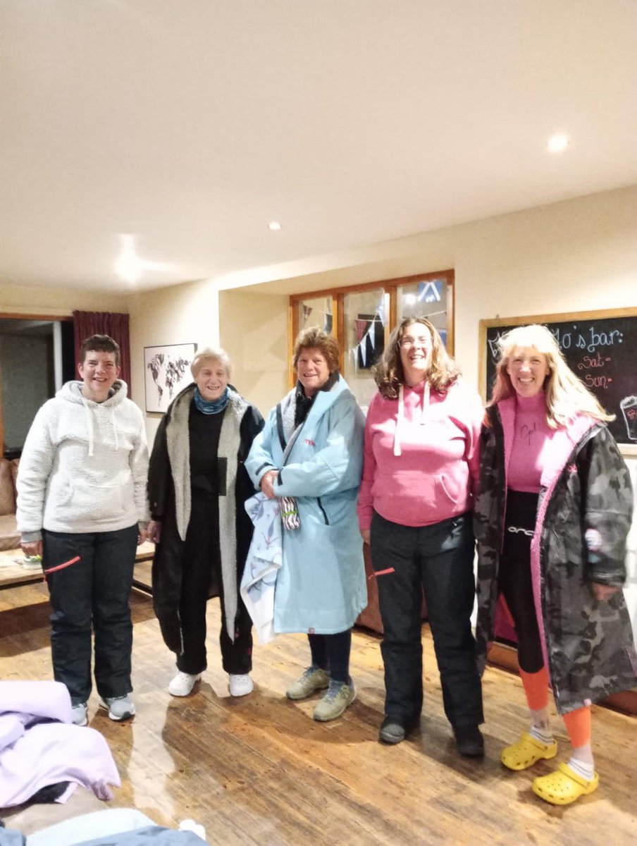 ValThorp's tweet photo. It's midnight and Team Zebra just about to go into the deep dark water of Loch Ness aiming to out swim Nessie over the 36k of the lock powered by Erdinger @ErdingerAF_UK - see you at the other end unless Nessie catches us 😱 https://t.co/Dpot1ePlYQ