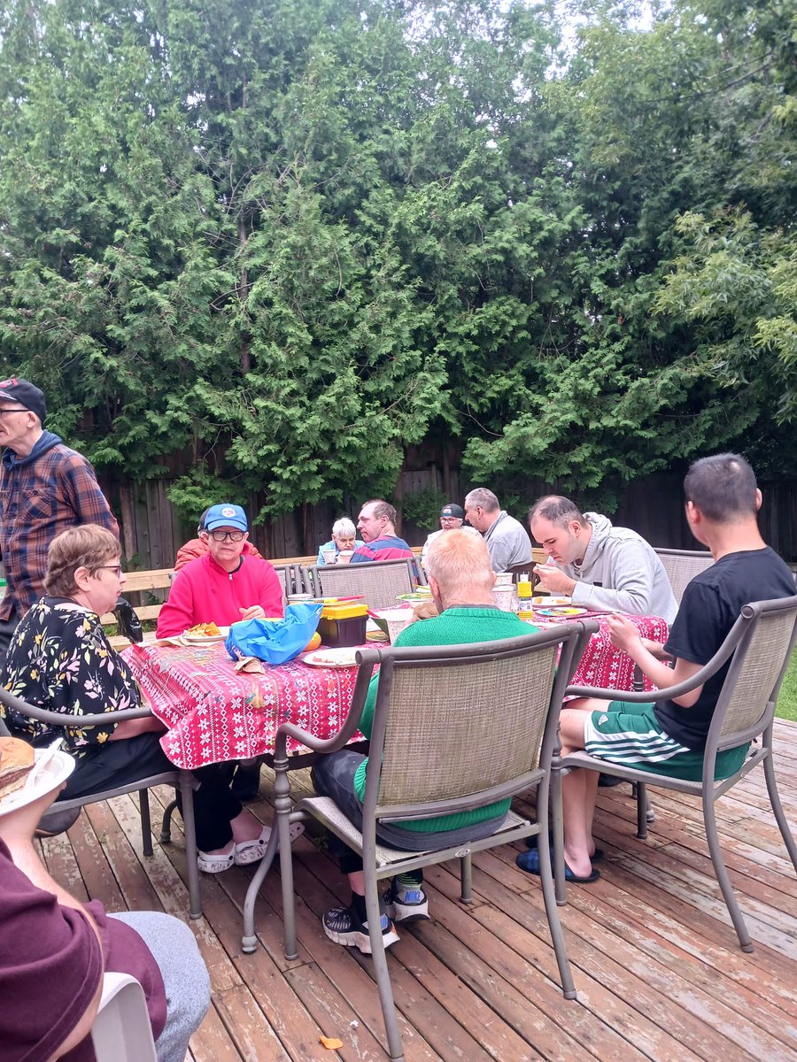 MetaCentre1986's tweet image. Yesterday we hosted a wonderful end of summer BBQ and clay party! Thank you to Cedar Ridge for your donation of clay pieces! @culture_to Everyone had so much fun! 🤩🎨 🍗🥗 #endofsummerbbq #happiness #goodfun #friends #clayart